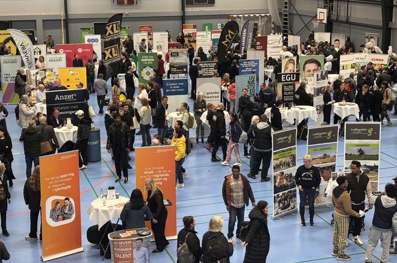 Besøgende til job- og uddannelsesmesse i Herlufsholm Hallerne 2023
