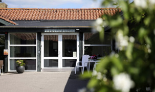 Bakkegården hovedindgangen lukket dør Bakkegården hovedindgangen lukket dør