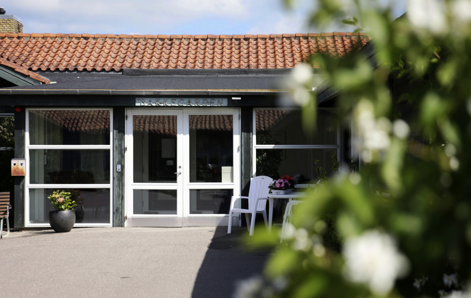Bakkegården hovedindgangen lukket dør