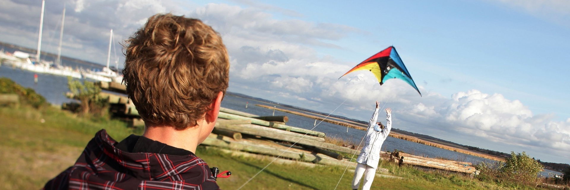 Dreng Flyver Med Drage Dreng Flyver Med Drage