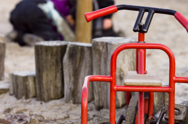 på billedet ses en tre hjulet cykel af dem vi kender fra institutioner