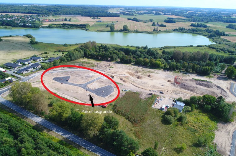 Dronefoto med markering af parcelhusområdet