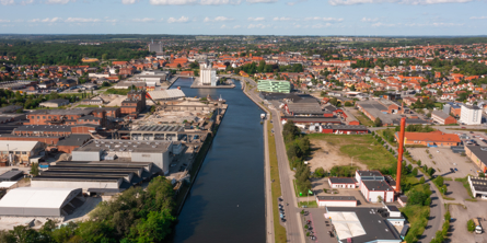 Havnebassinet i Næstved Havn set med drone fra kanalen