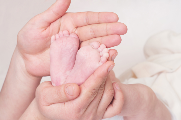 To små babyfødder
