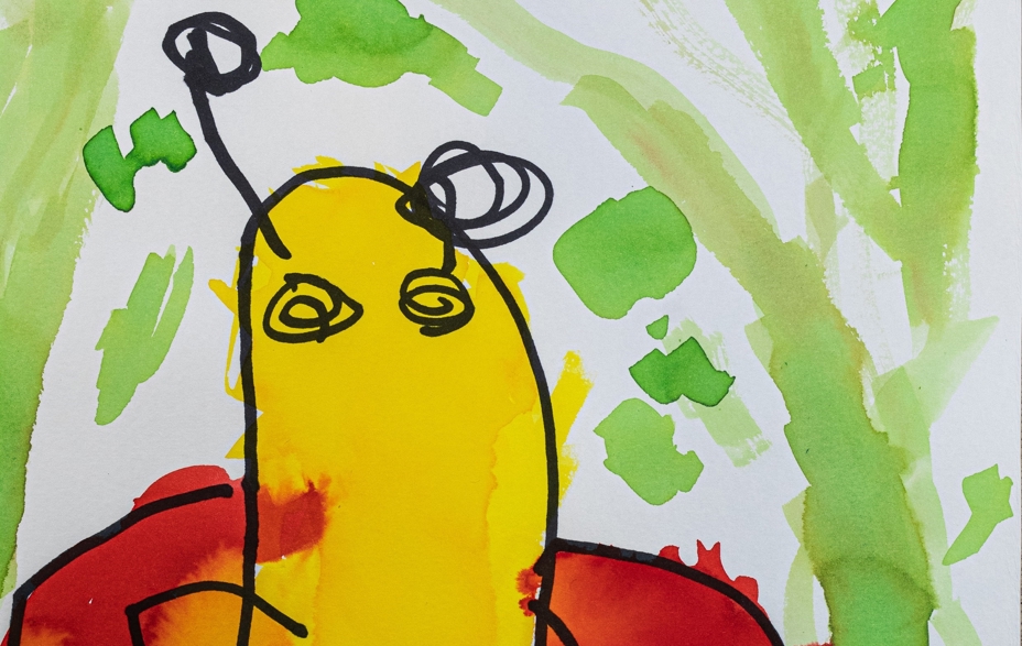 Børnetegning fra Alfehuset i Næstved Kommune. Tegningen er en gul sommerfugl med røde vinger, baggrunden er Grøn.