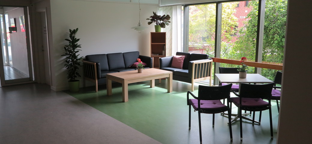 Marsvej, Sofagruppe ved Hovedindgang