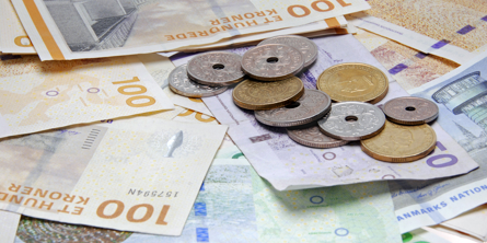 Billede af pengesedler og mønter