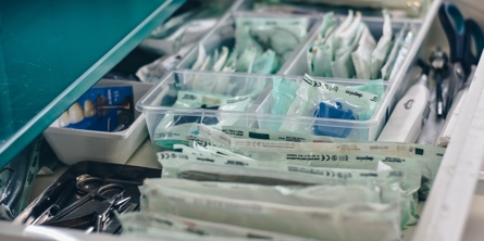 Skuffe med sygeplejeartikler