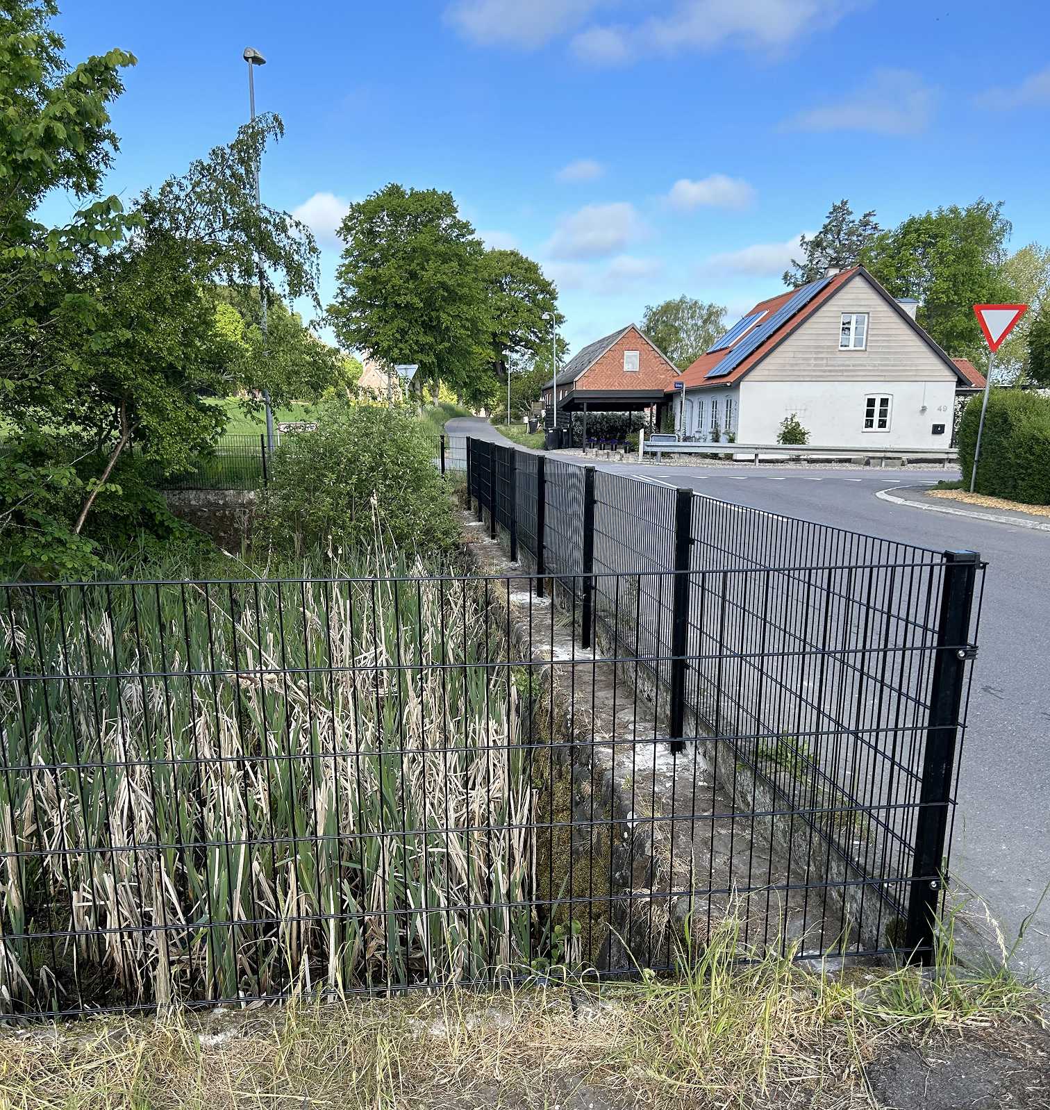 Billede af gadekær på Ølsevej i Sandby