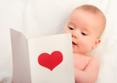 Baby læser