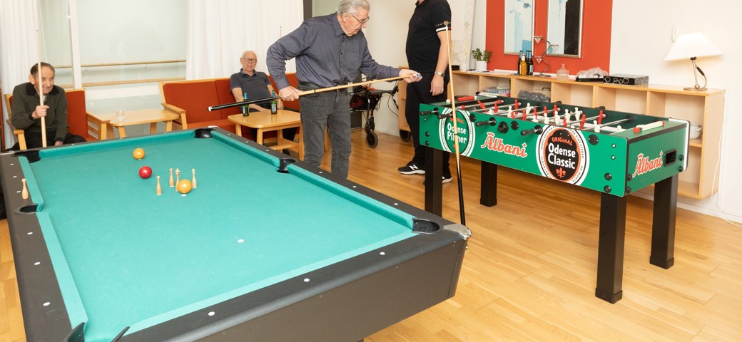 Der spilles billard i herreklubben