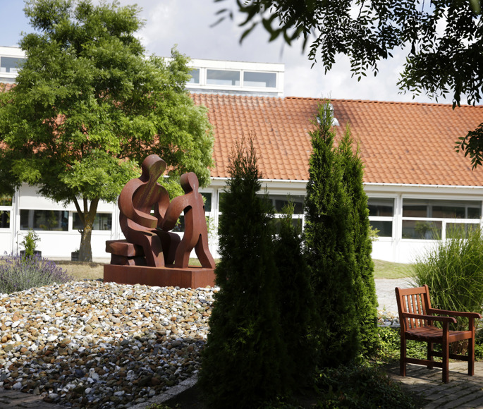 Have og skulptur på Birkevang