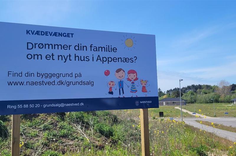 Til Salg skilt på Kvædevænget i Næstved