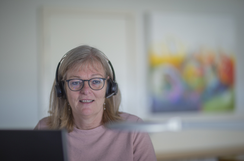 Person modtager et opkald fra en borger