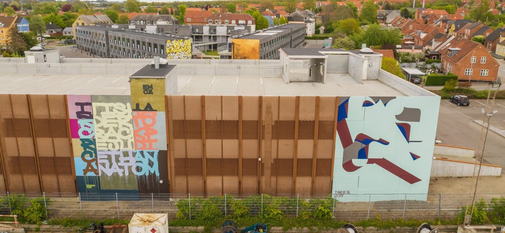 Dronefoto af graffiti På Parkeringshus i Næstved