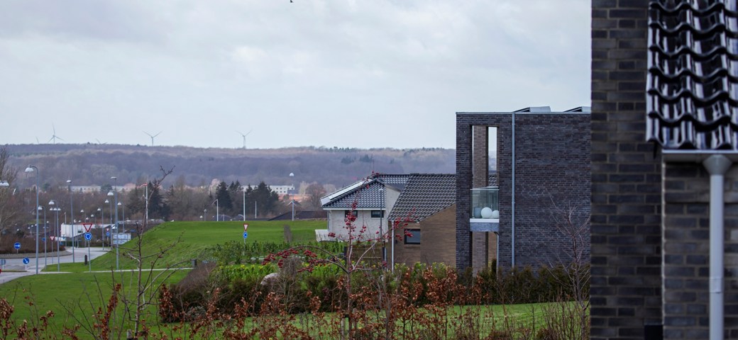 Arkitektoniske huse ligger på række i nybygger område i Næstved nord