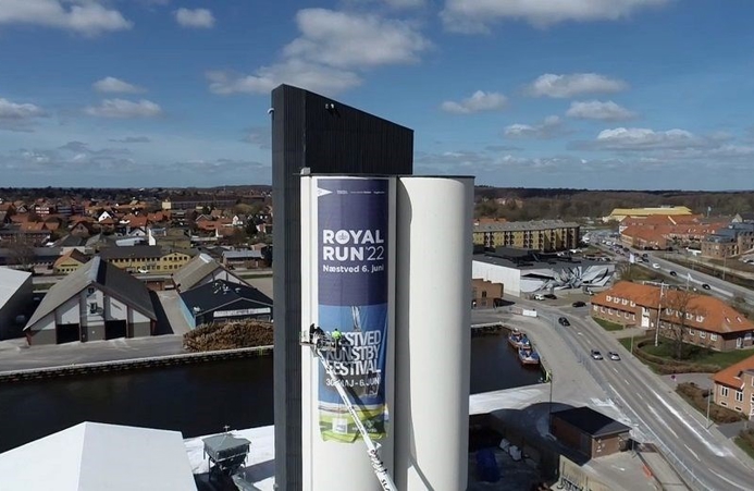 Royal Run banner på silo i Næstved havn