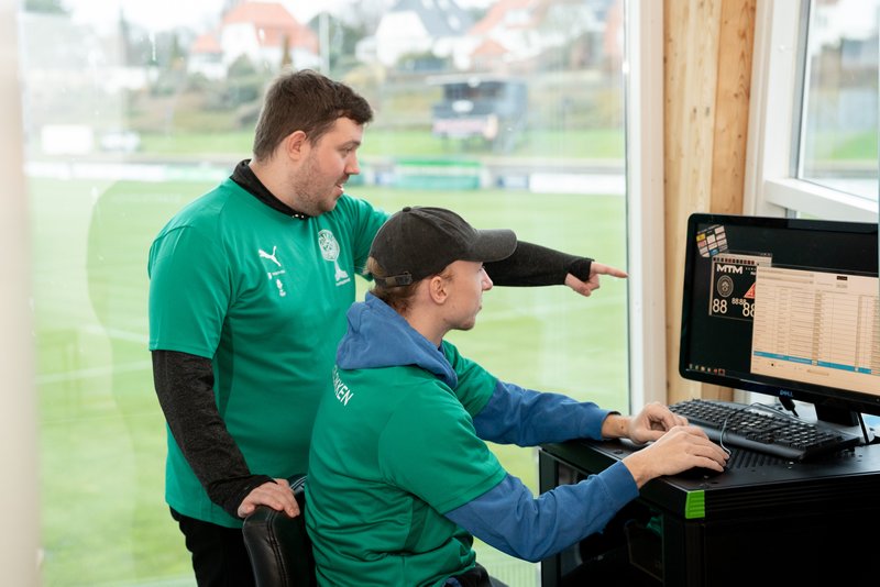 Det seneste år har en række unge været en del af hverdagen i Næstved Boldklub.