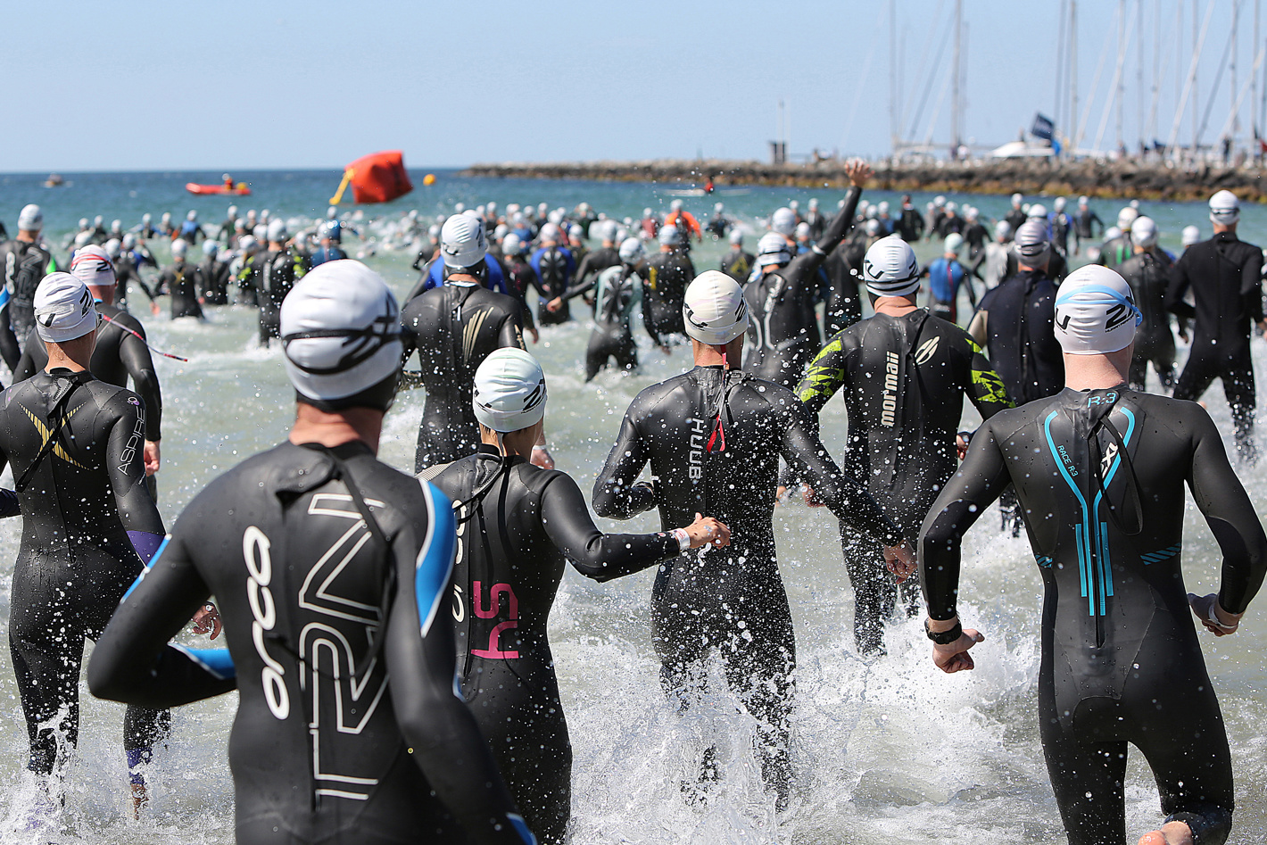 Triatler i vandet ved Karrebæksminde